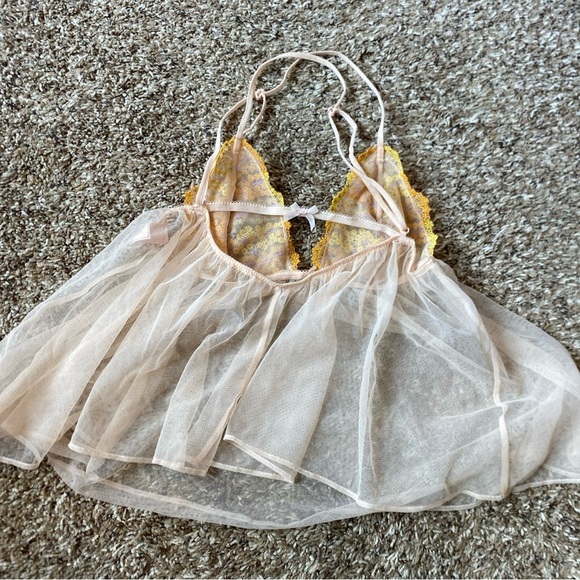 Victoria's Secret Womens Yellow Floral Sheer One Piece Lingerie Size Medium - Picture 3 of 6